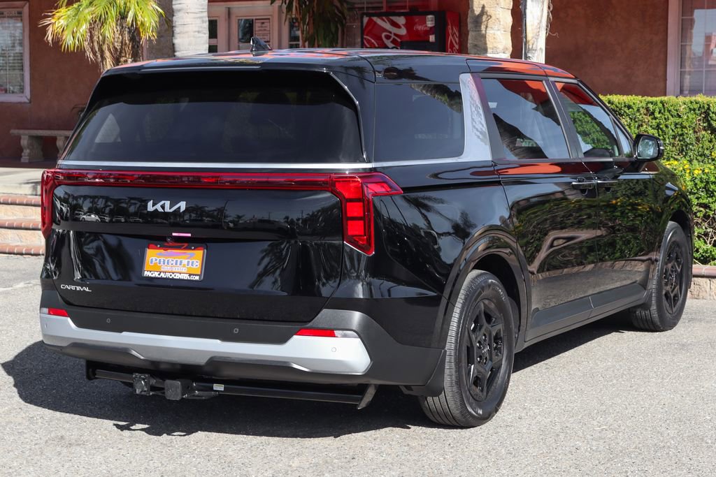 Used 2025 Kia Carnival image 9