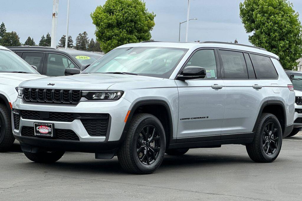 New 2026 Jeep Grand Cherokee L 2WD image 8