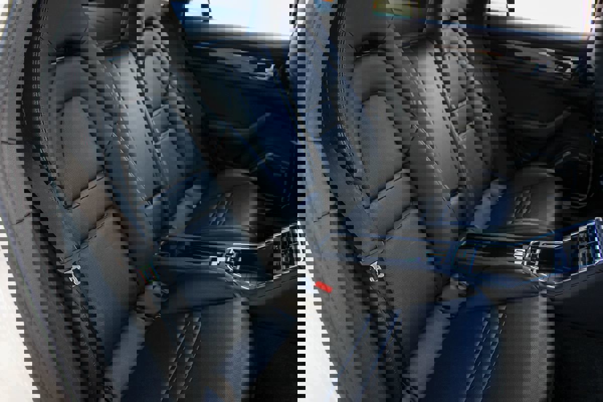 Used 2018 Porsche Panamera 4S image 28