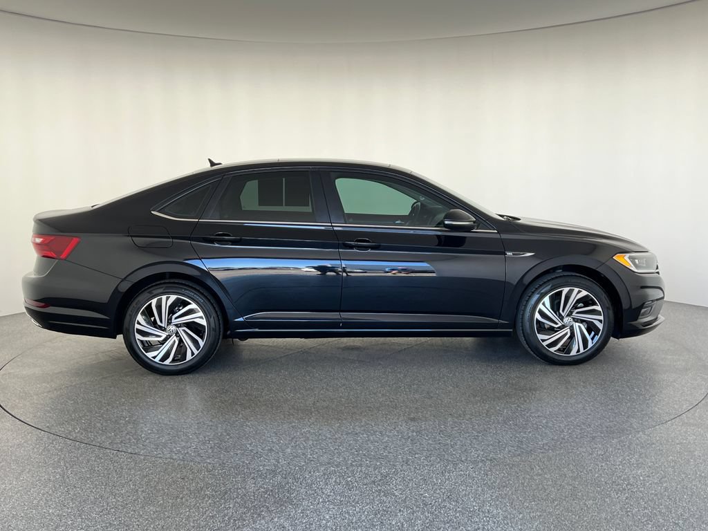 Used 2021 Volkswagen Jetta SEL Premium FWD image 2