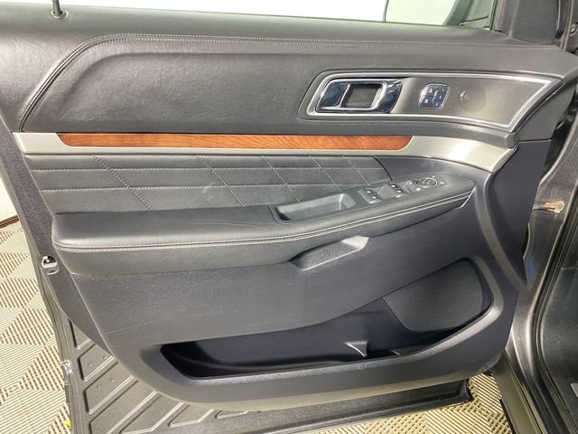 Used 2018 Ford Explorer Platinum AWD/4WD image 12