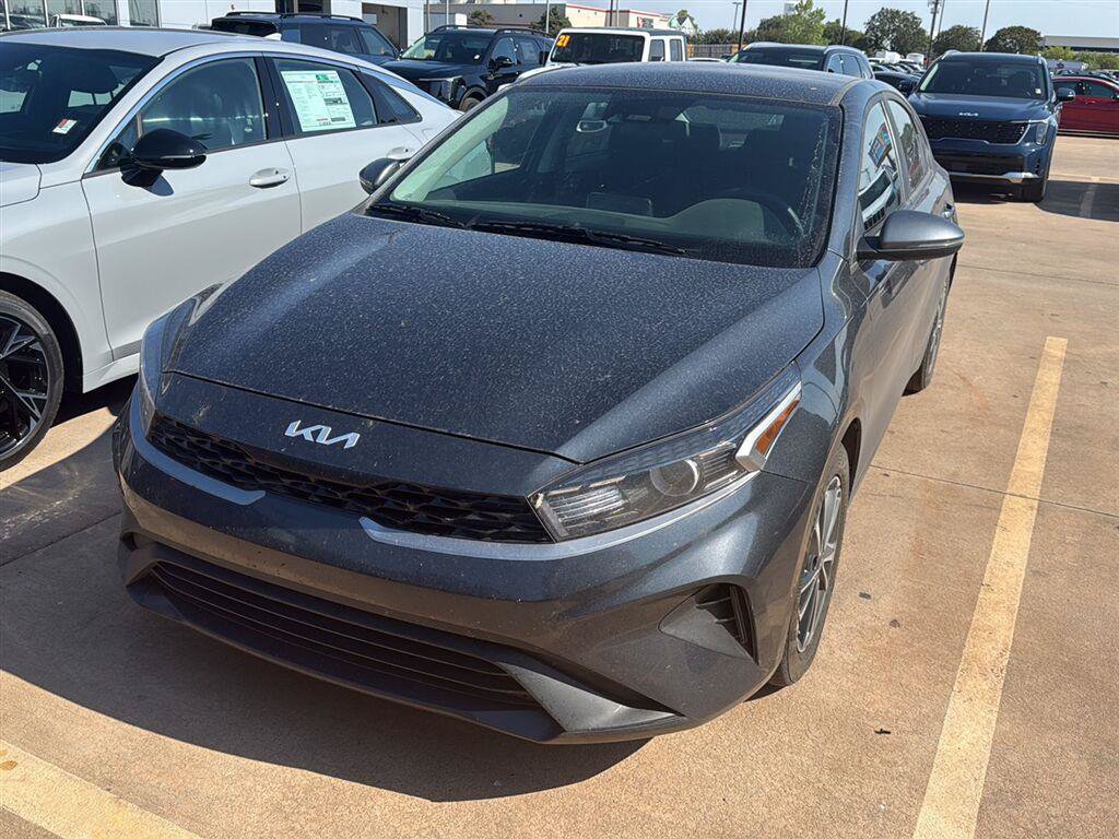 Used 2023 Kia Forte LXS w/ LXS Technology Package FWD image 2