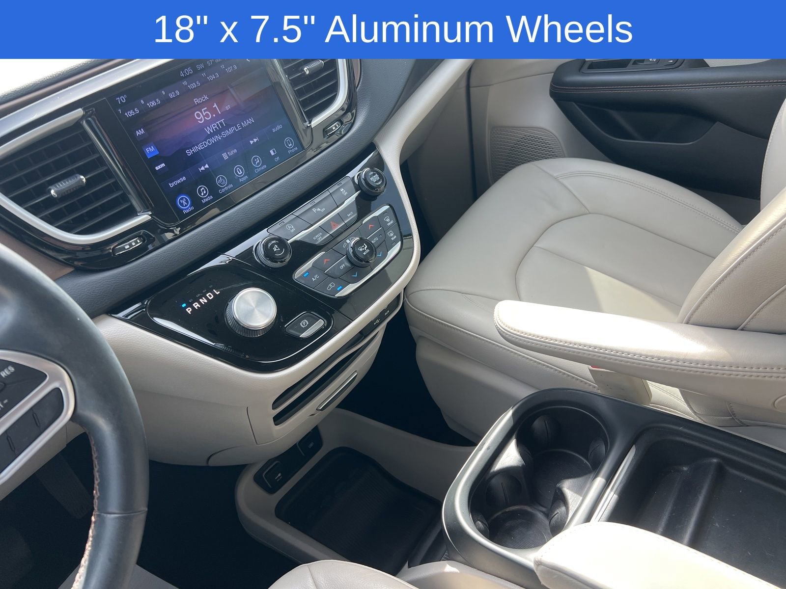 Used 2017 Chrysler Pacifica Touring-L w/ Tire & Wheel Group image 24