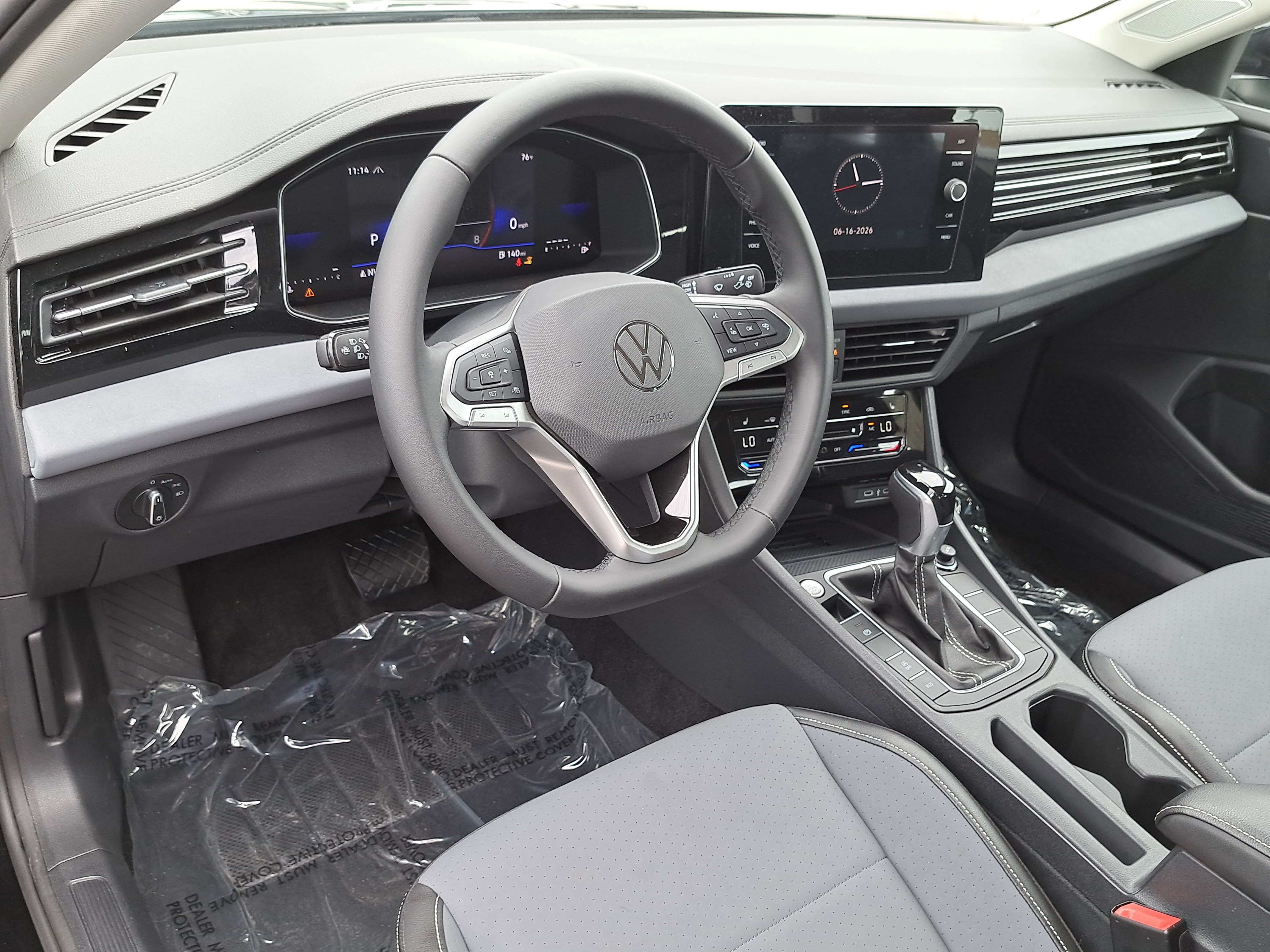 Certified 2025 Volkswagen Jetta SE FWD image 15