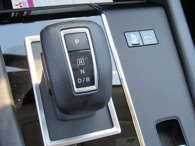 New 2025 Mitsubishi Outlander ES image 18