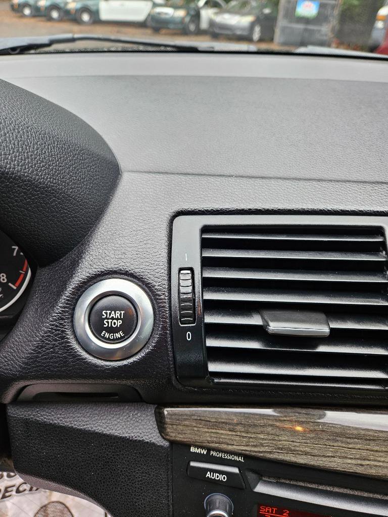 Used 2013 BMW 135i Convertible image 16