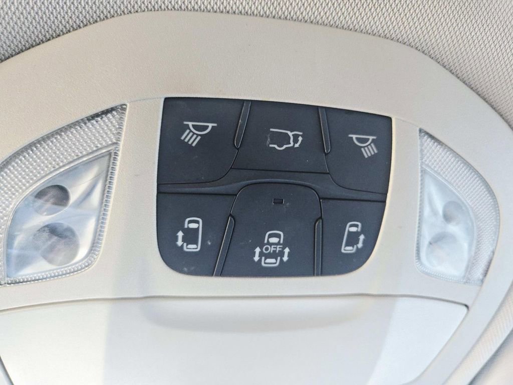 Used 2020 Chrysler Pacifica Touring-L image 33