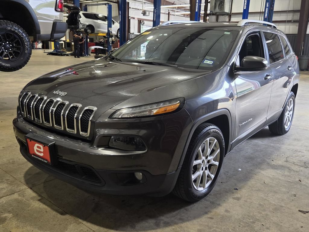 Used 2016 Jeep Cherokee Latitude w/ Safety/Convenience Group FWD image 3