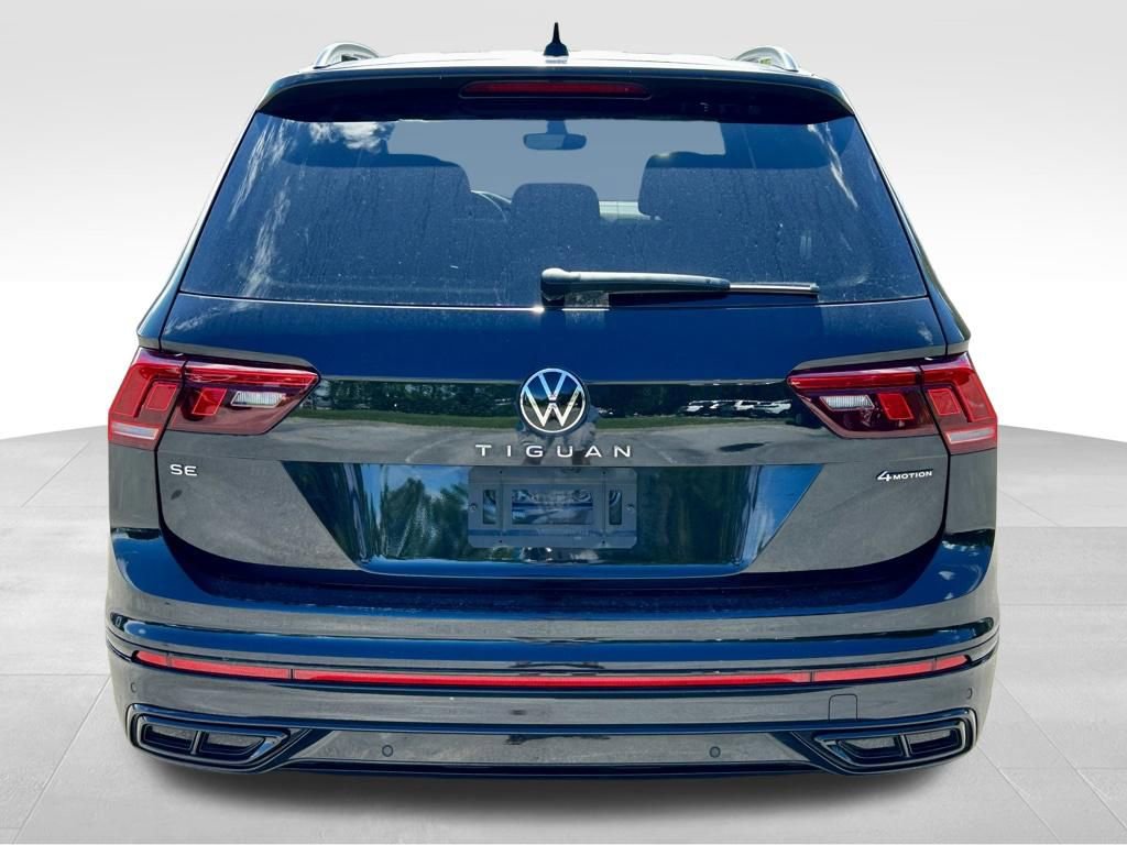 Certified 2024 Volkswagen Tiguan SE R-Line image 5