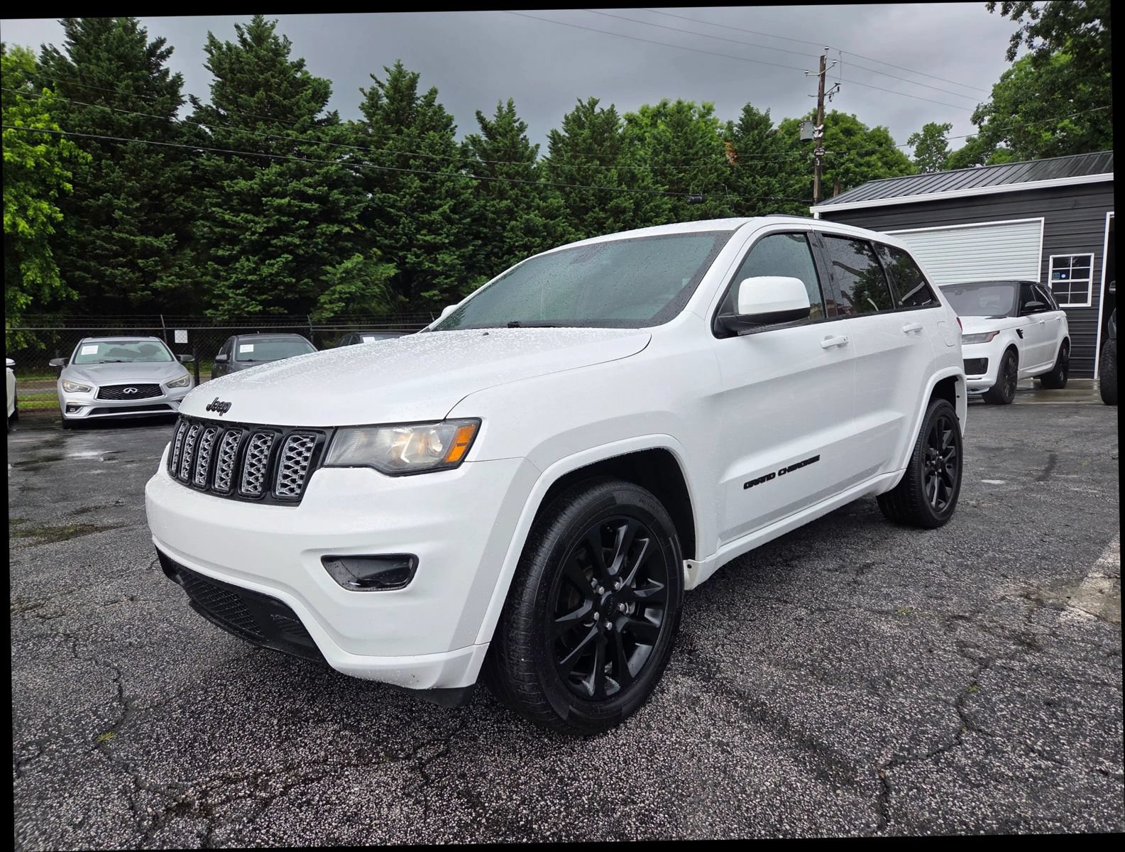 Used 2017 Jeep Grand Cherokee Altitude RWD image 2