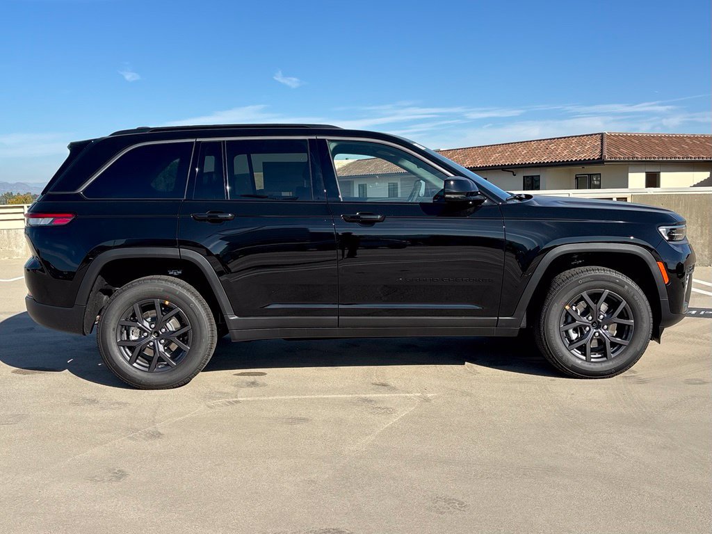New 2027 Jeep Grand Cherokee 4WD image 2