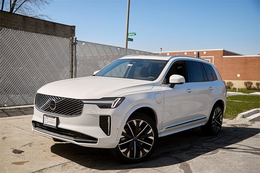 New 2025 Volvo XC90 T8 Plus w/ Protection Package Premier