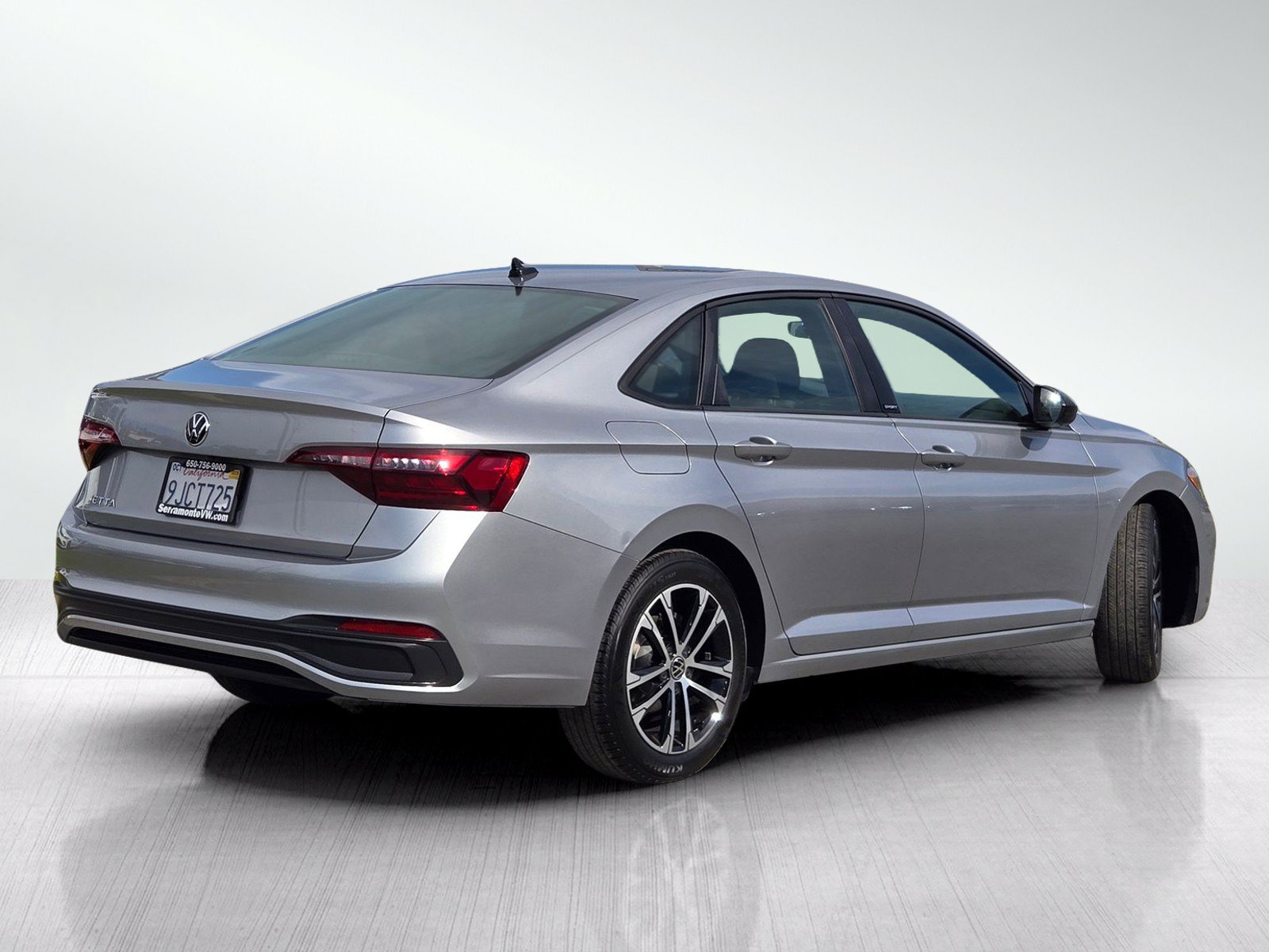 Used 2023 Volkswagen Jetta Sport FWD image 4