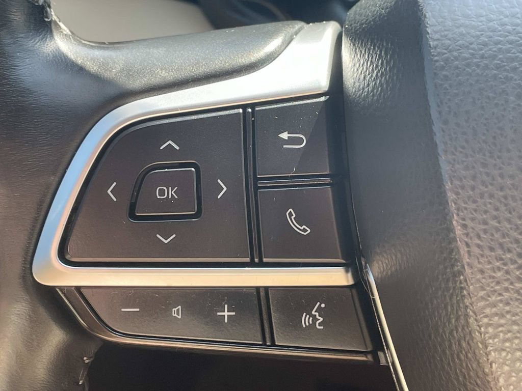 Used 2021 Toyota Highlander XLE FWD image 30