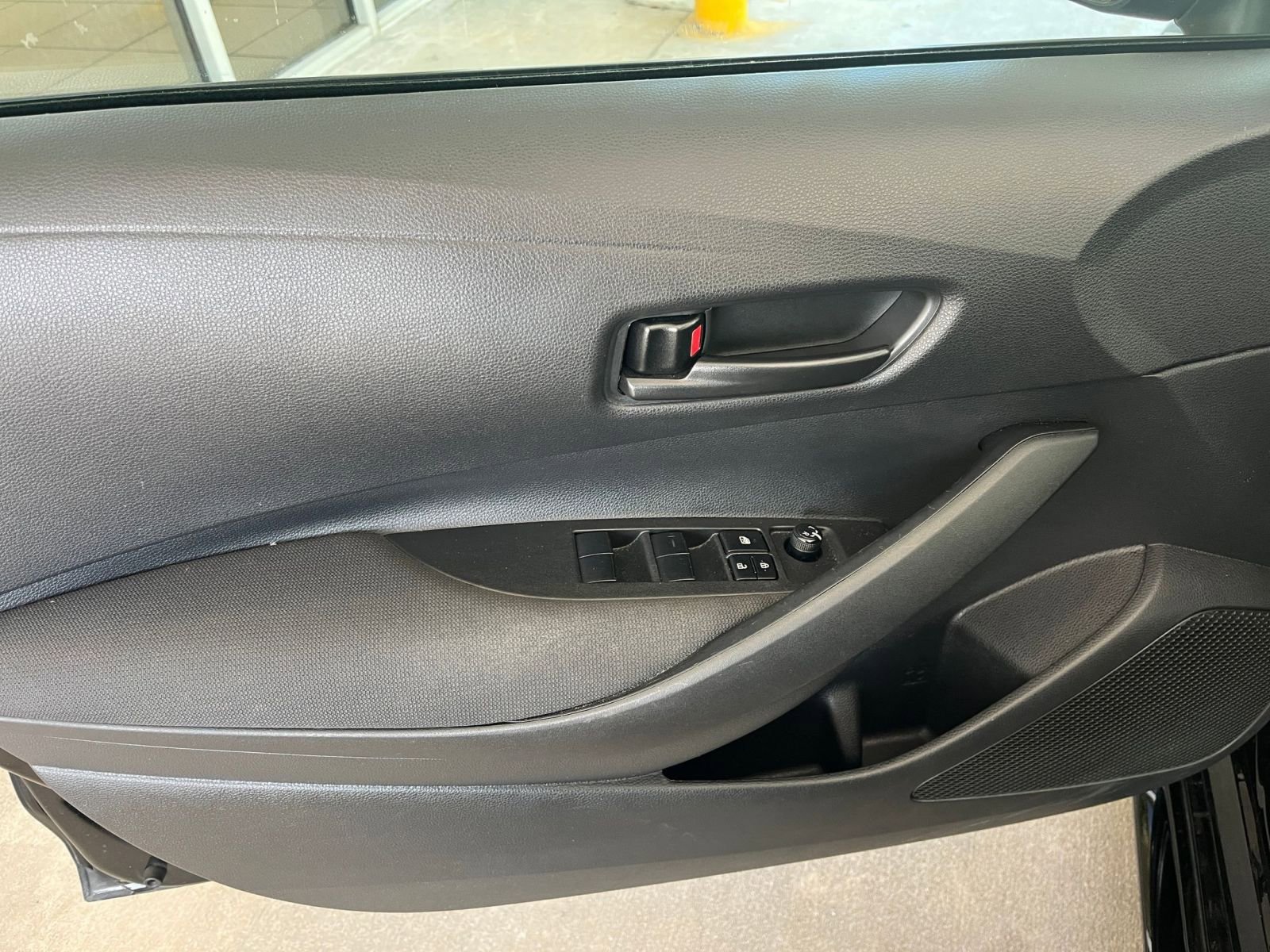 Used 2025 Toyota Corolla LE FWD image 18