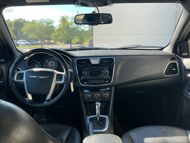 Used 2011 Chrysler 200 Limited FWD image 19