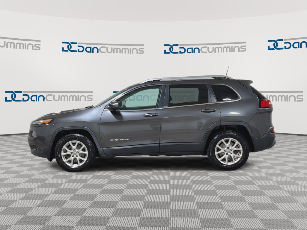 Used 2016 Jeep Cherokee Latitude w/ Cold Weather Group AWD/4WD image 5