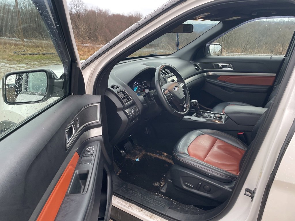 Used 2019 Ford Explorer XLT w/ Equipment Group 202A image 11