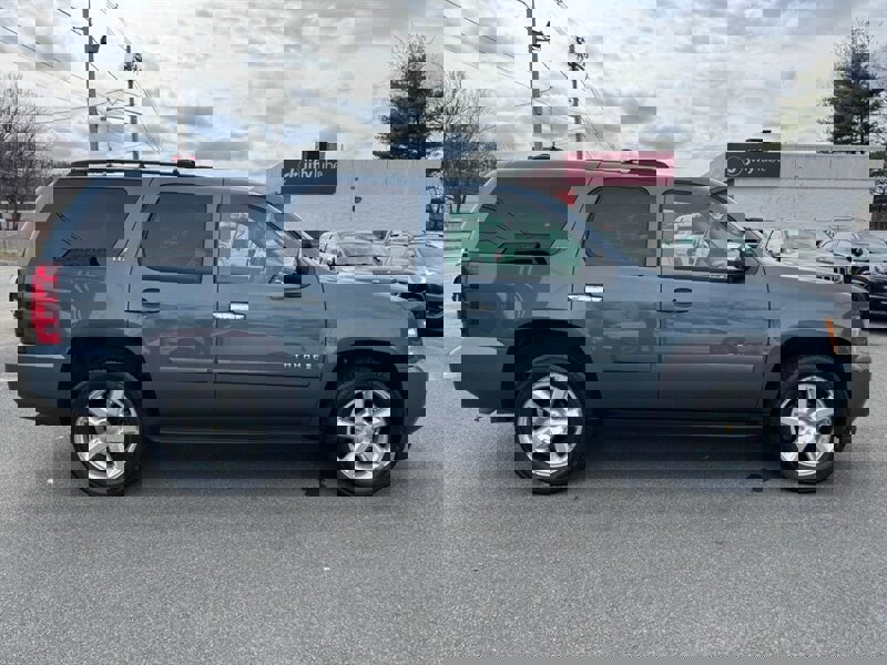 Used 2008 Chevrolet Tahoe LTZ w/ LTZ Preferred Equipment Group image 4