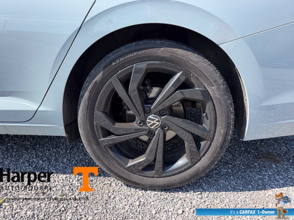 Used 2025 Volkswagen Jetta SE w/ Sunroof Package FWD image 21