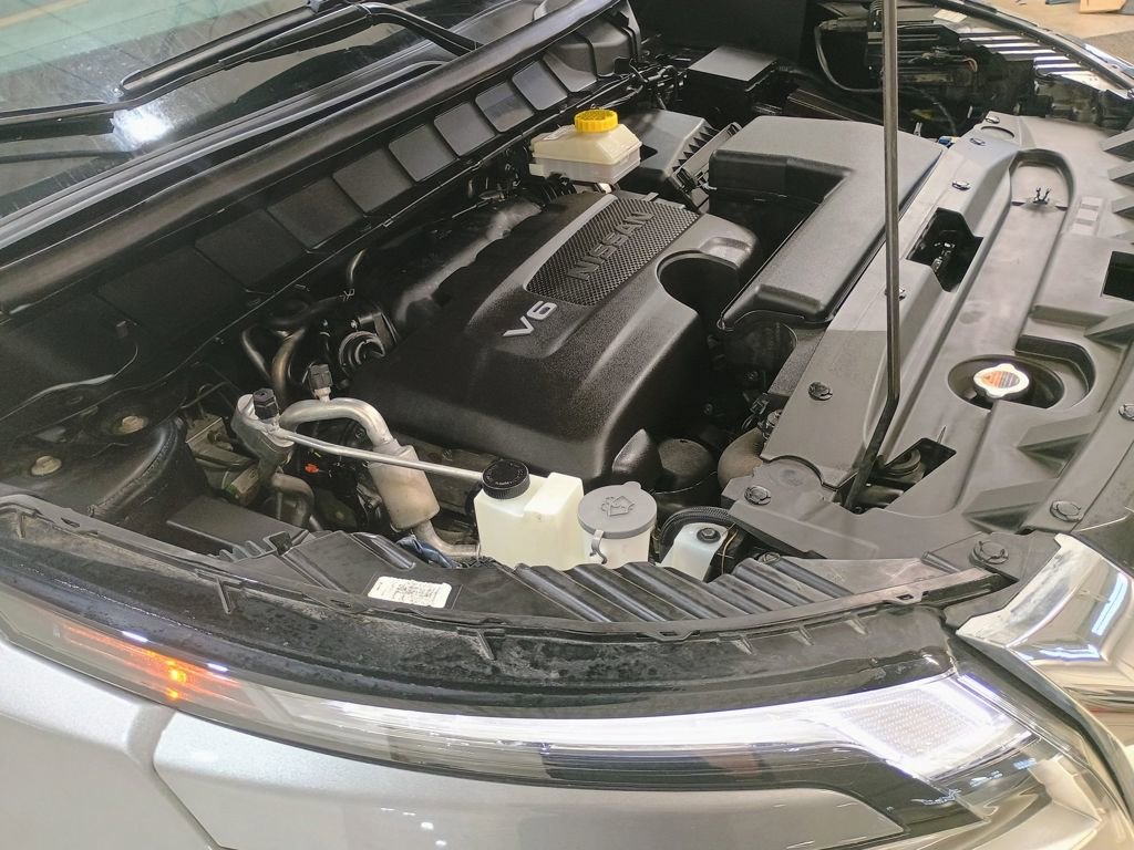 Used 2023 Nissan Pathfinder Platinum image 9