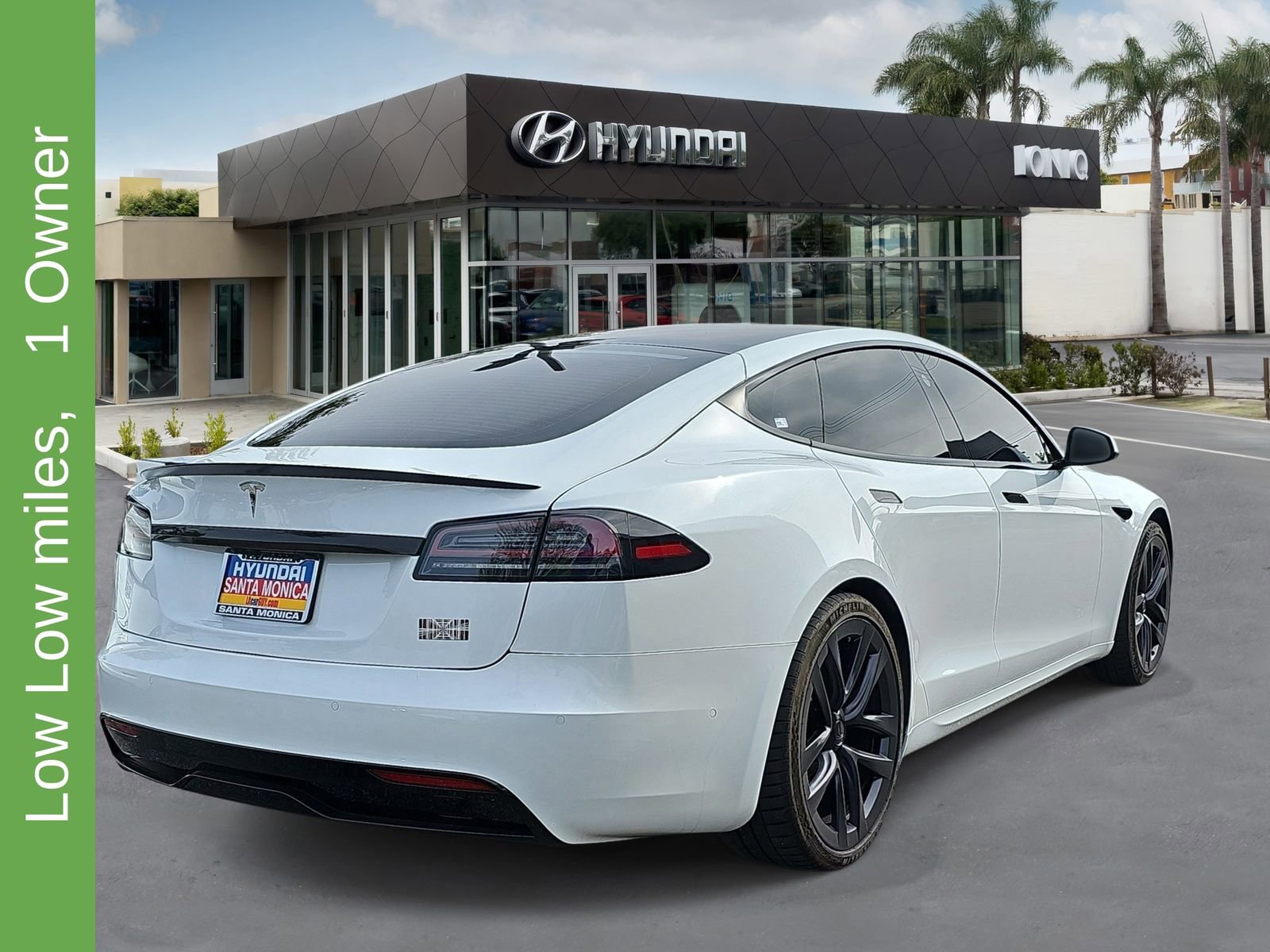 Used 2022 Tesla Model S Plaid image 3