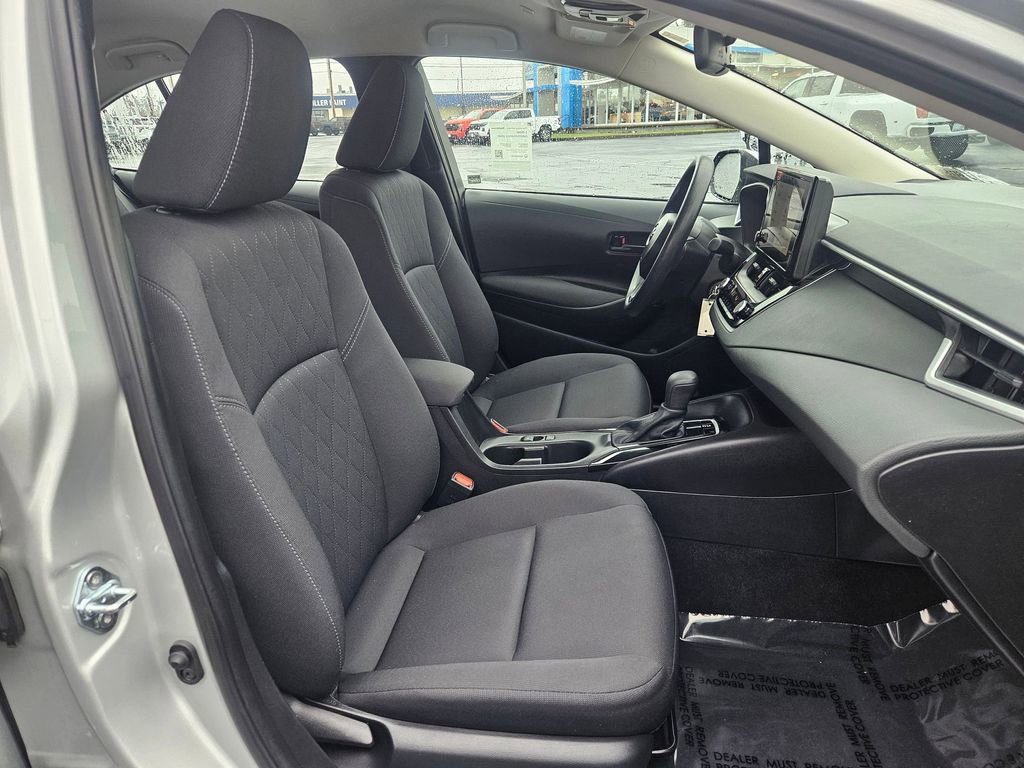 Used 2025 Toyota Corolla LE image 34