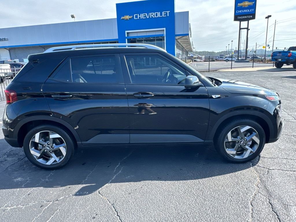 Used 2024 Hyundai Venue SEL image 5