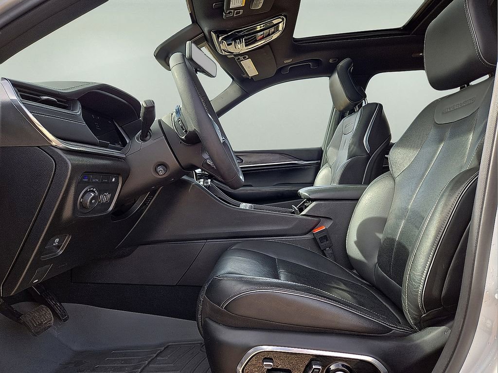 Used 2023 Jeep Grand Cherokee Overland w/ Luxury Tech Group IV image 27