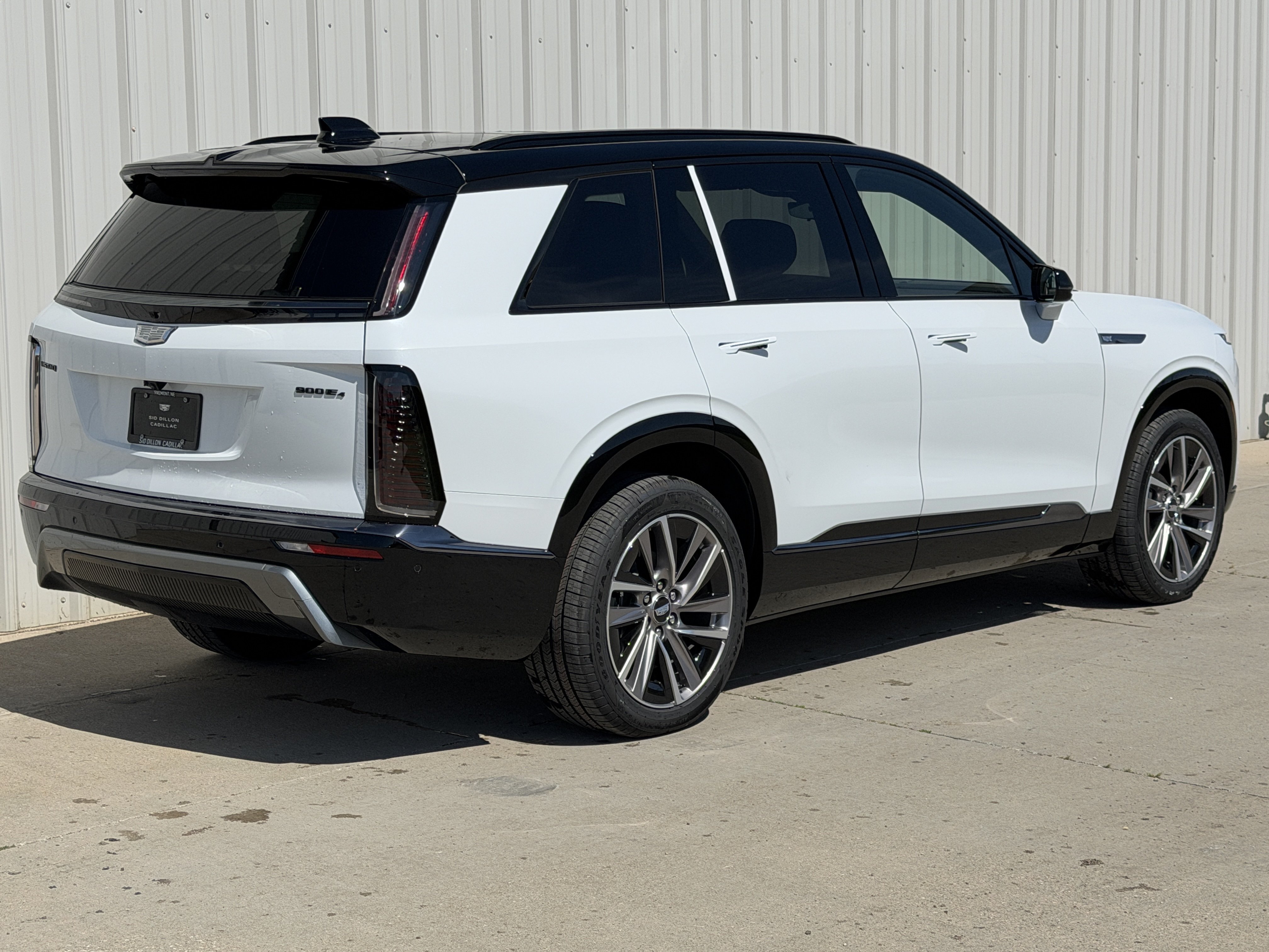 New 2027 Cadillac Vistiq Sport w/ LPO, Floor Liner Package AWD/4WD image 4