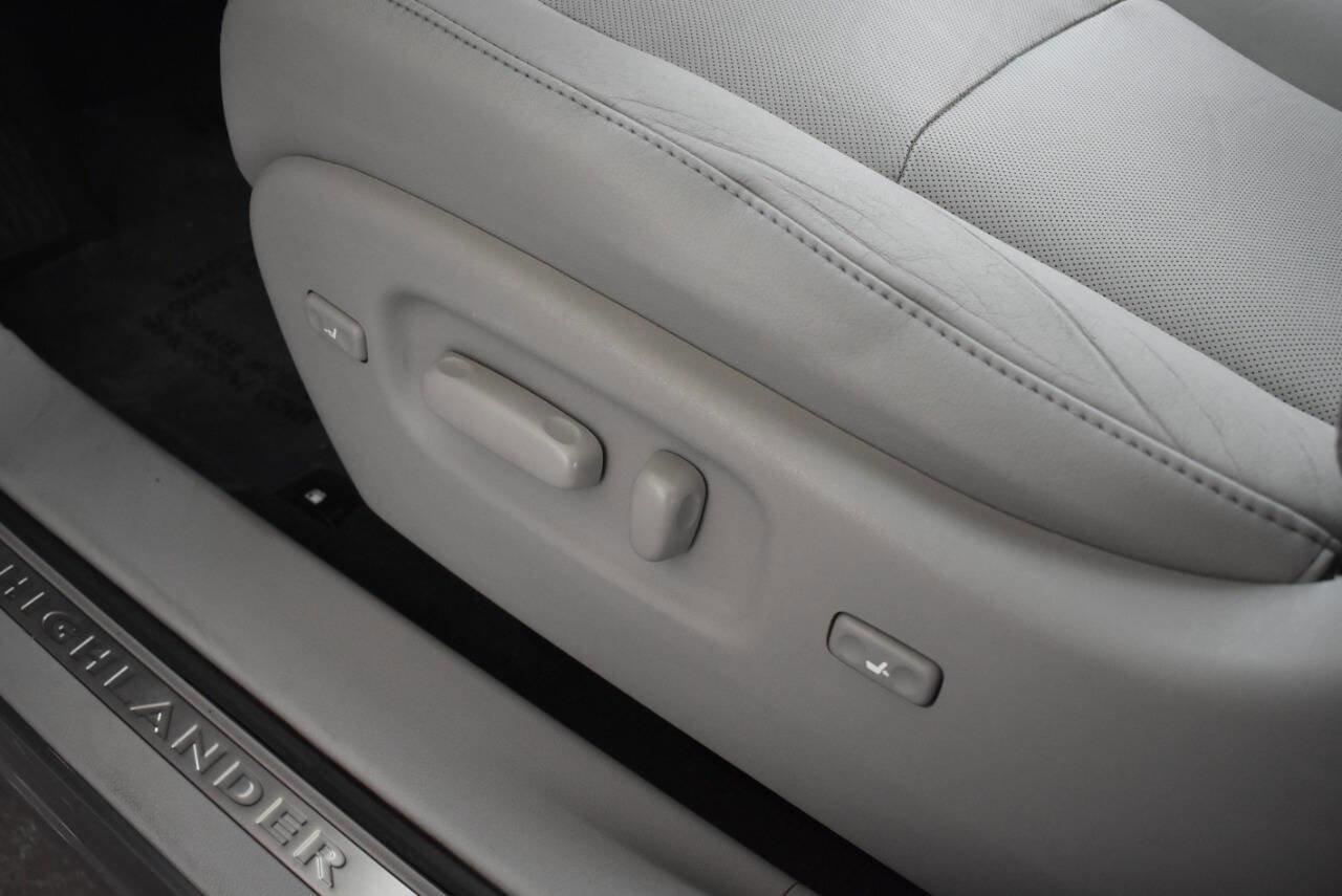 Used 2012 Toyota Highlander Limited image 55