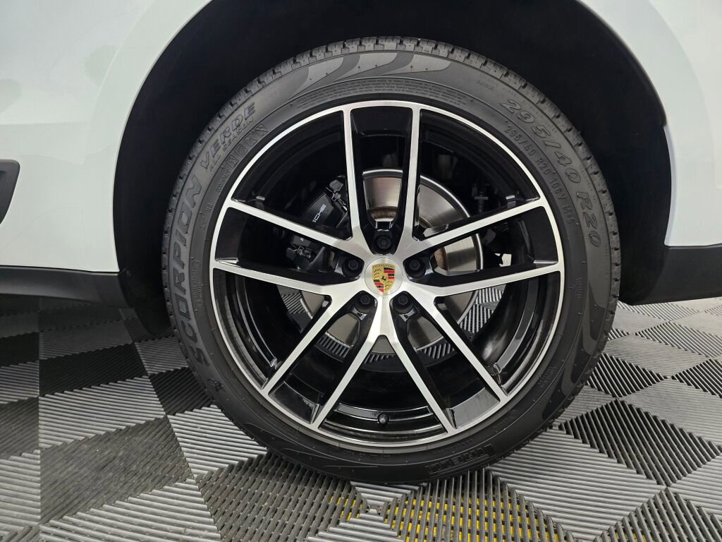 Certified 2024 Porsche Macan image 22