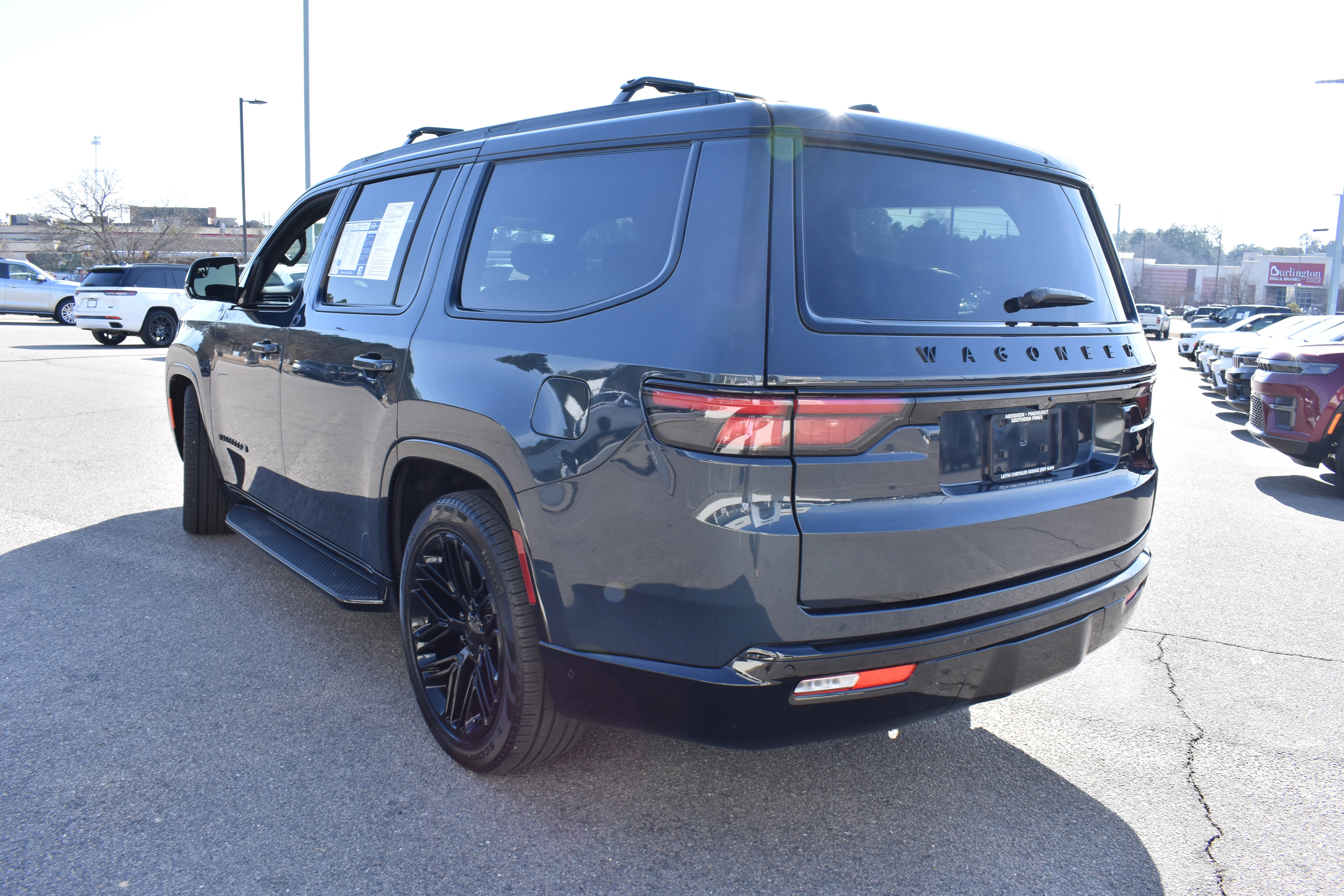 Used 2024 Jeep Wagoneer Series II w/ Convenience Group I image 7