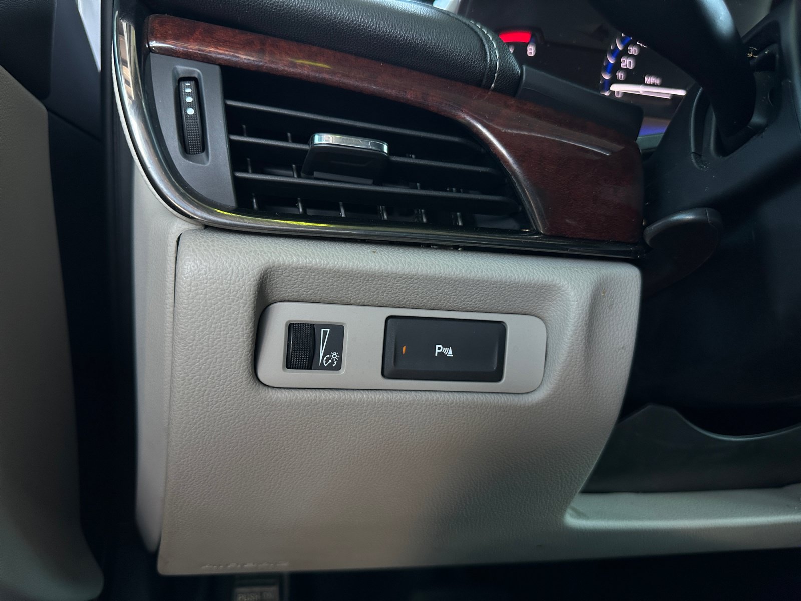 Used 2015 Cadillac ATS Luxury w/ Sun And Sound Package RWD image 17