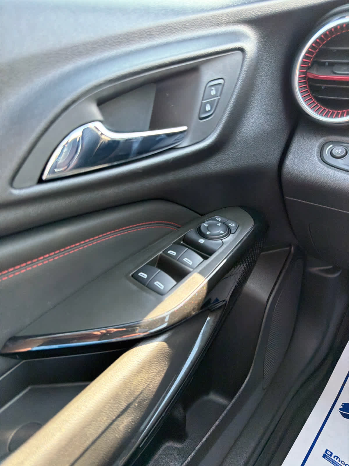 Used 2024 Chevrolet Trax RS w/ Sunroof Package image 17