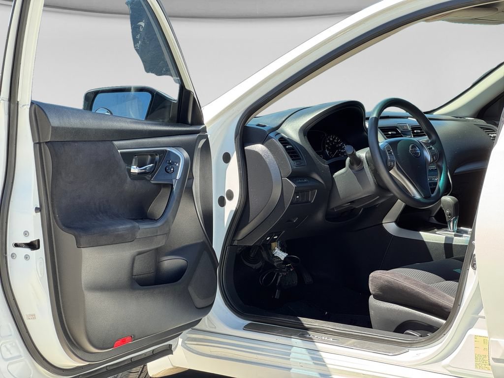 Used 2014 Nissan Altima 2.5 S w/ Display Audio Package FWD image 9