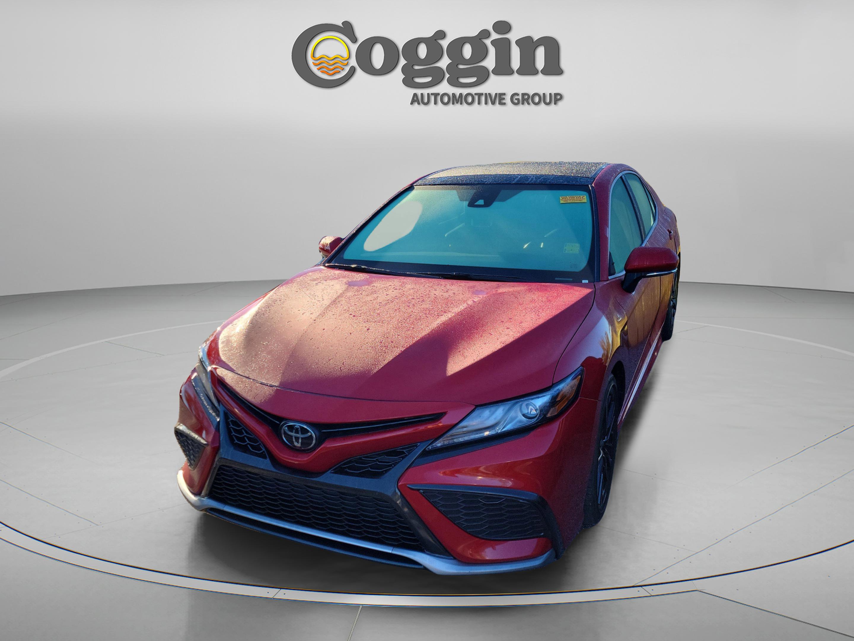 Used 2022 Toyota Camry XSE image 3