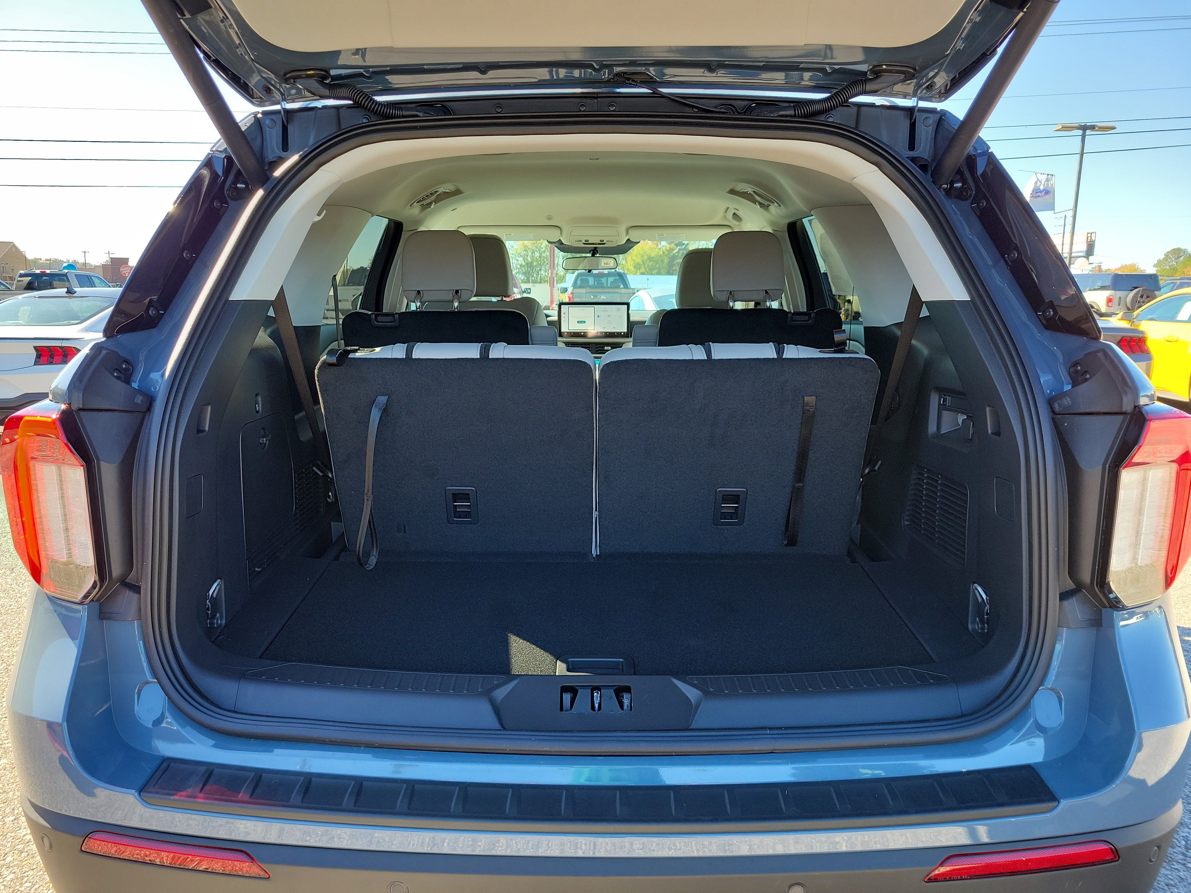 New 2026 Ford Explorer Active w/ Active Comfort Package image 10