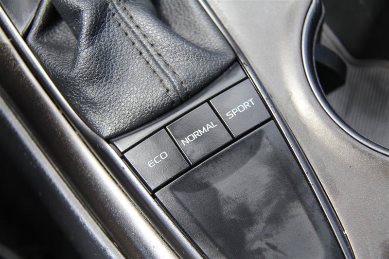 Used 2022 Toyota Camry SE w/ Cold Weather Package FWD image 34