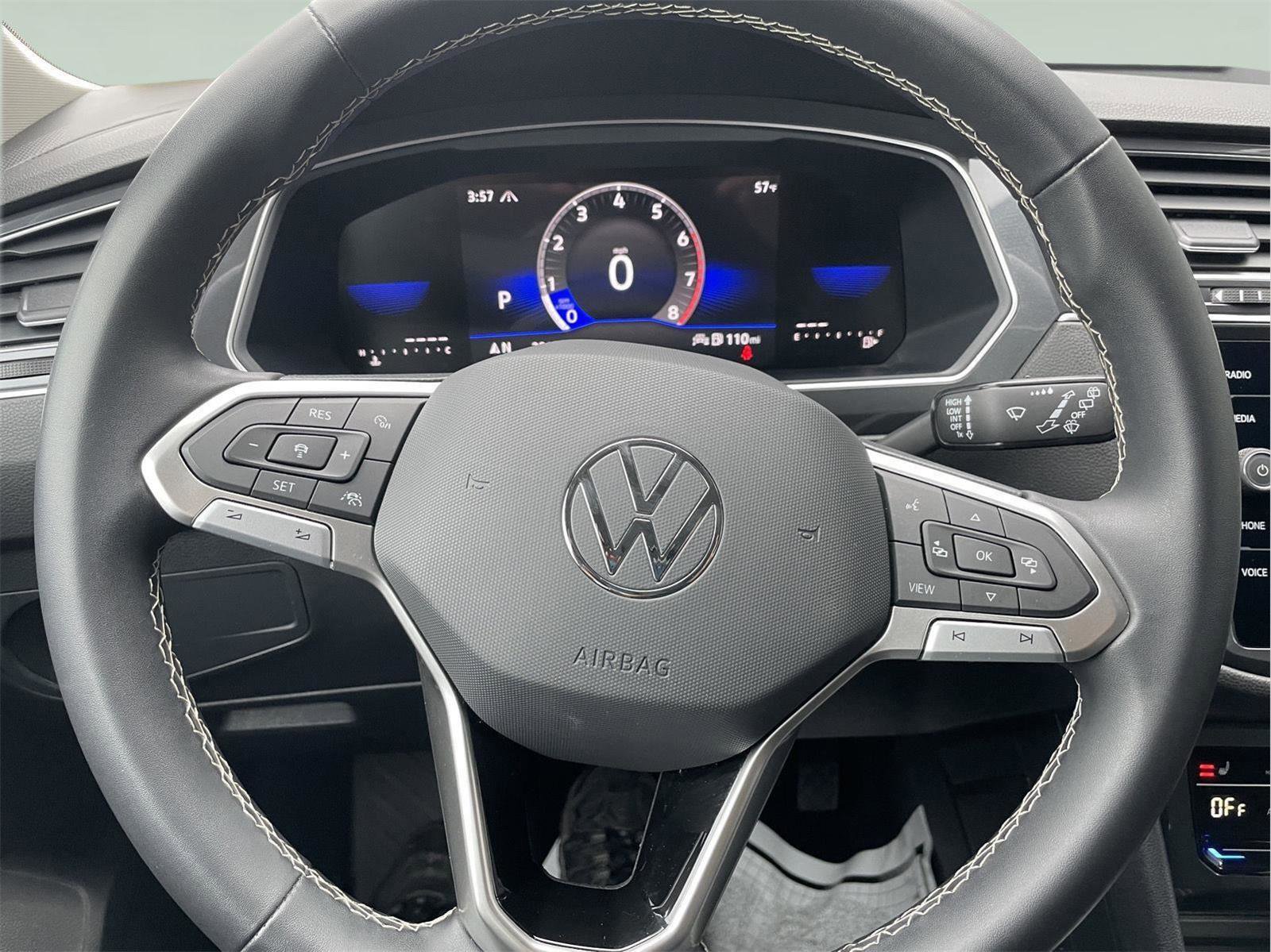 Used 2023 Volkswagen Tiguan SE AWD/4WD image 26