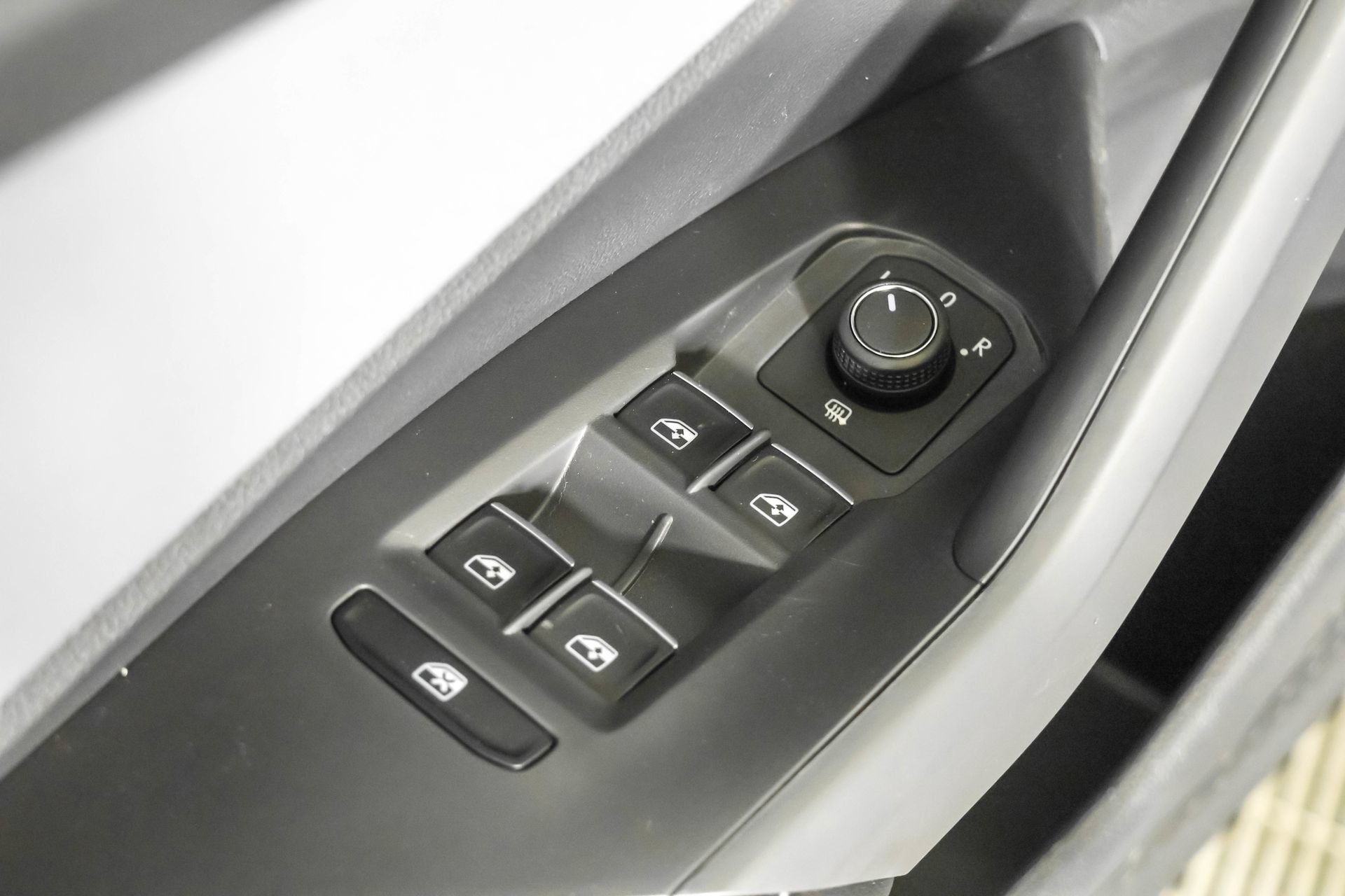 Used 2026 Volkswagen Jetta SE FWD image 34