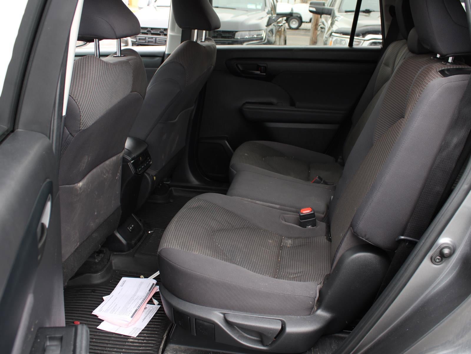 Used 2023 Toyota Highlander L FWD image 16