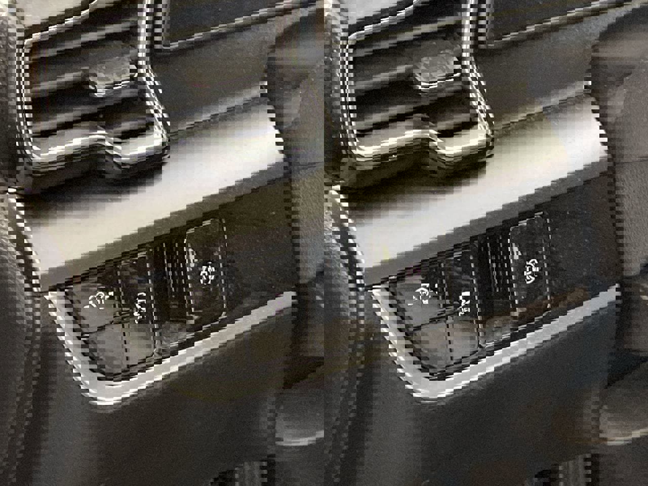 Used 2025 Kia Sportage EX image 12