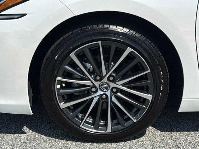 Used 2025 Lexus ES 350 w/ Premium Package FWD image 13
