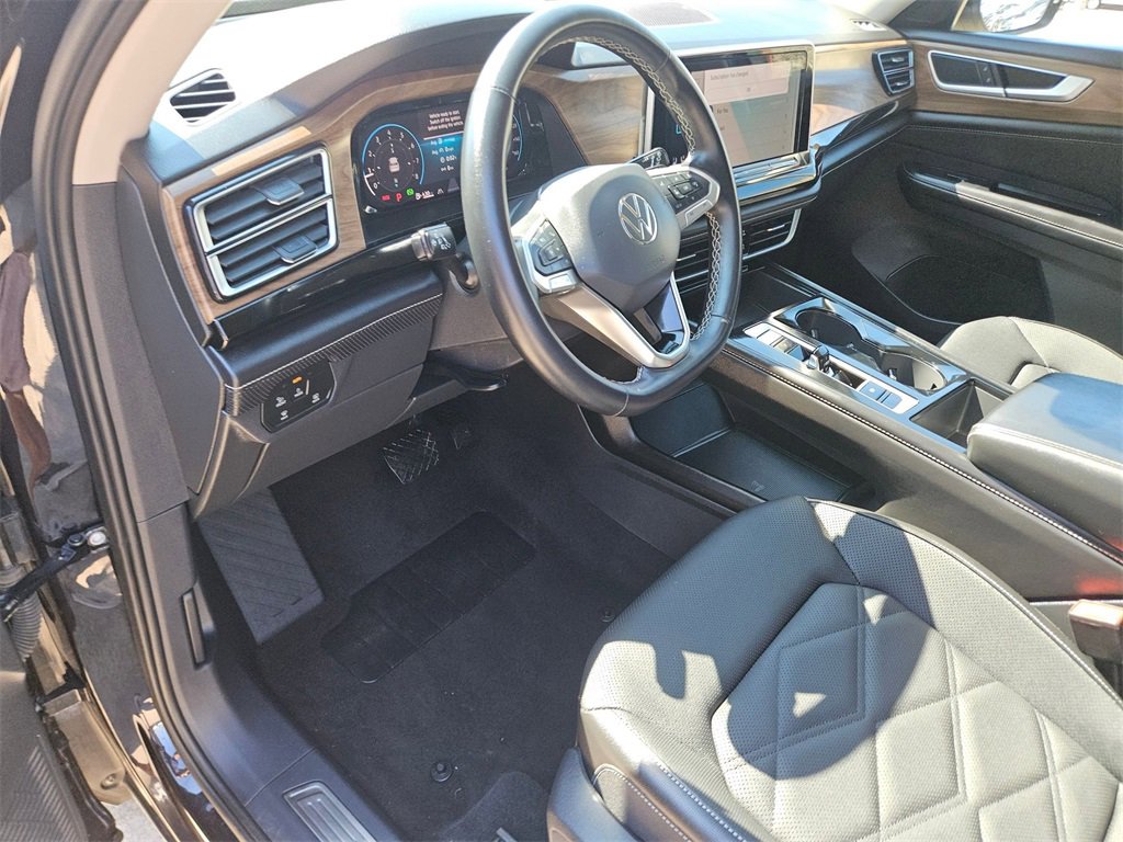 Used 2025 Volkswagen Atlas SE image 15