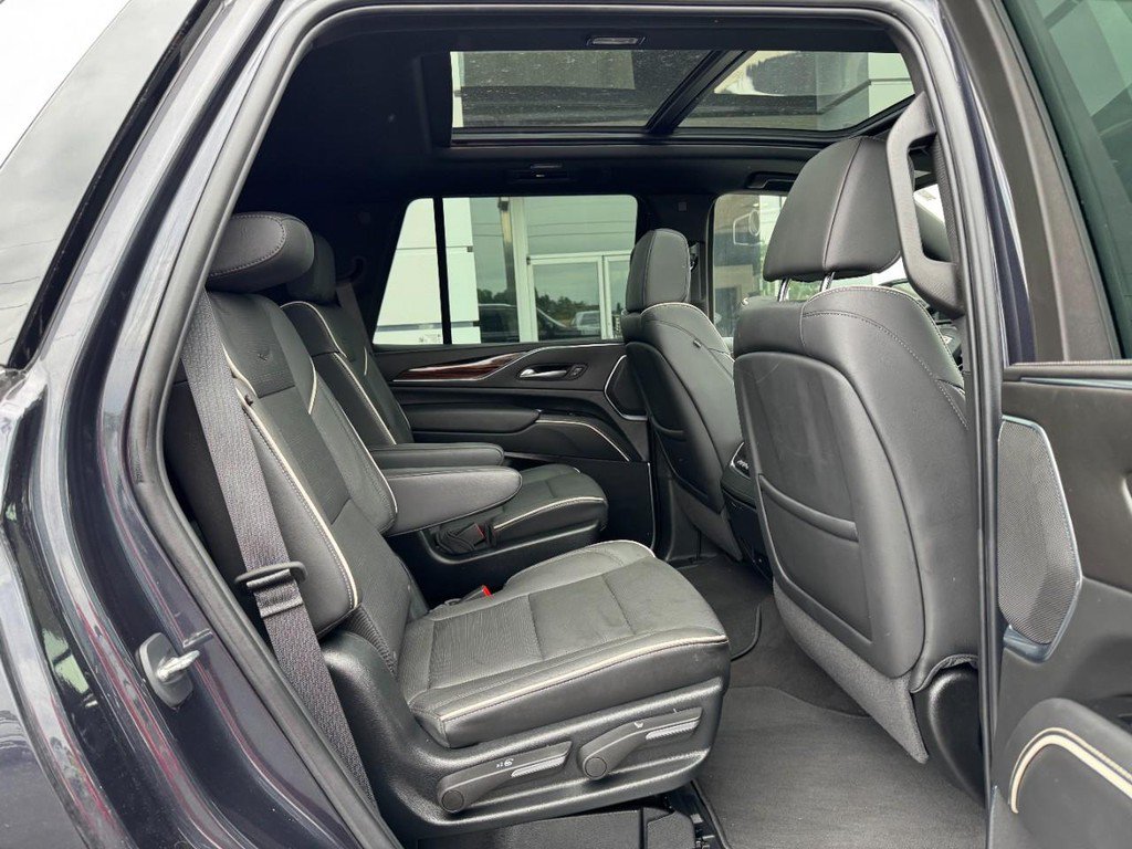 Used 2023 Cadillac Escalade Premium Luxury w/ Performance Package AWD/4WD image 13