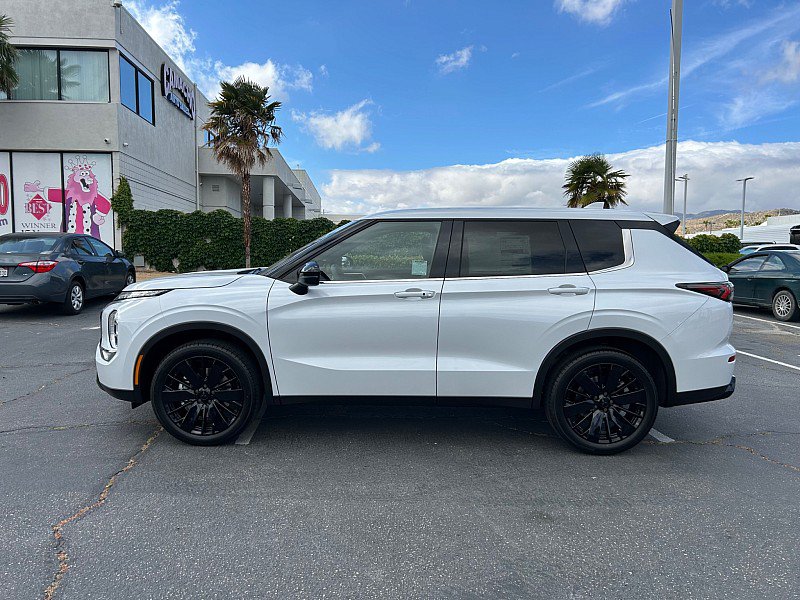 New 2026 Mitsubishi Outlander LE FWD image 4