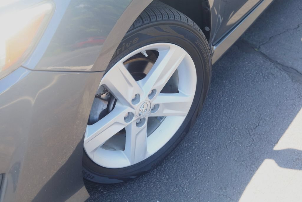 Used 2013 Toyota Camry SE FWD image 13