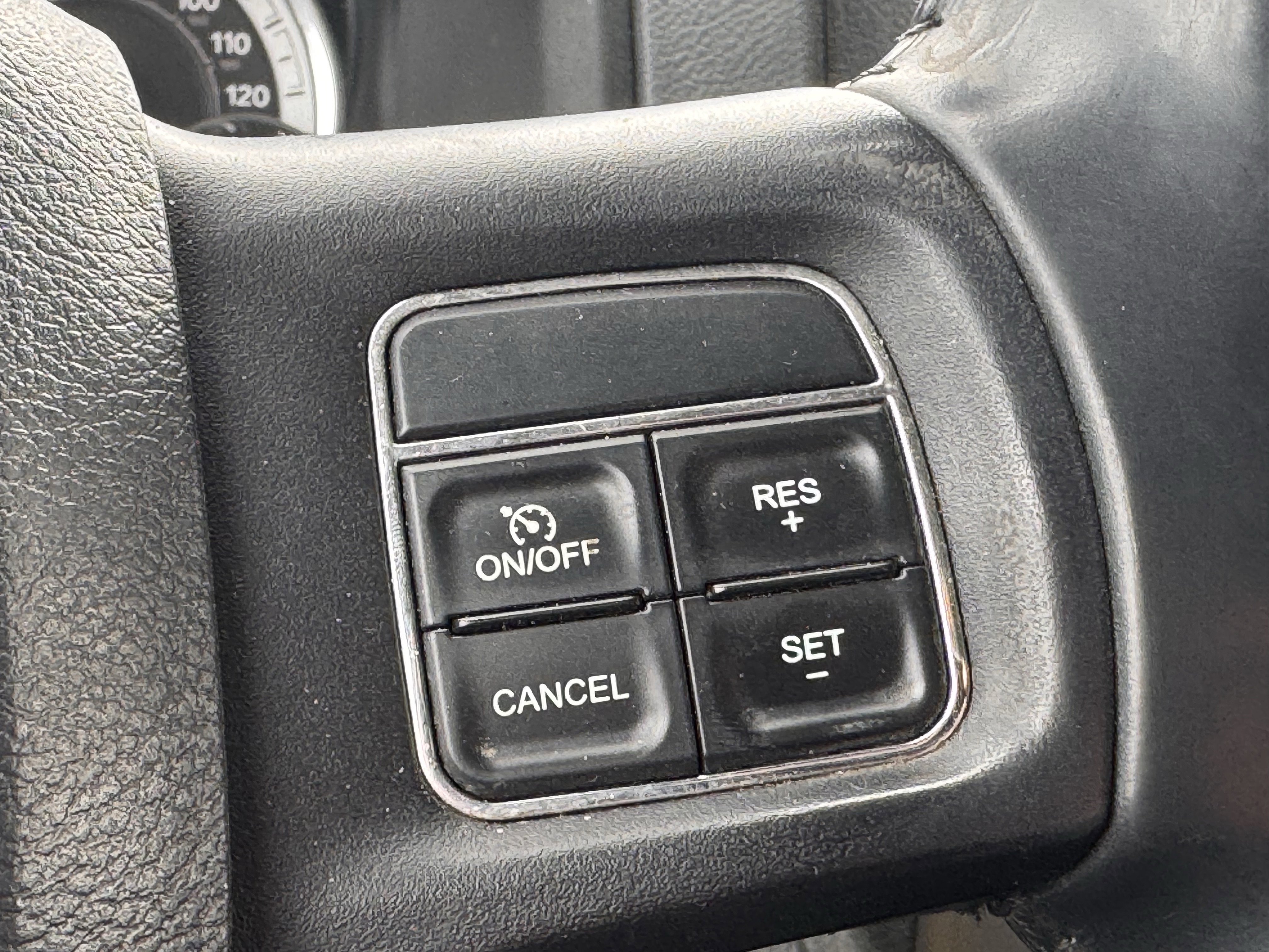 Used 2016 RAM 2500 SLT w/ Luxury Group image 6