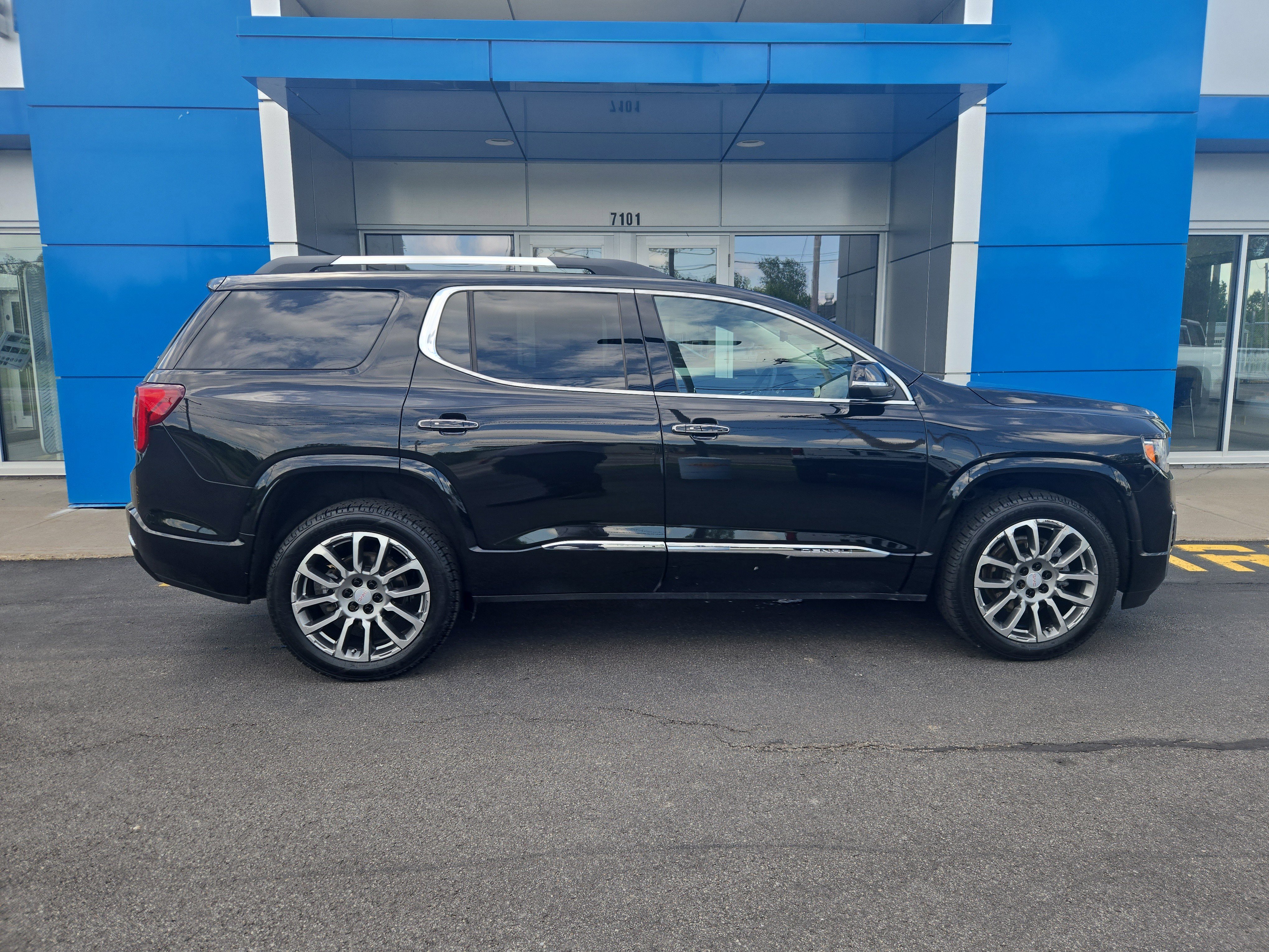 Certified 2023 GMC Acadia Denali w/ Denali Technology Package AWD/4WD image 16